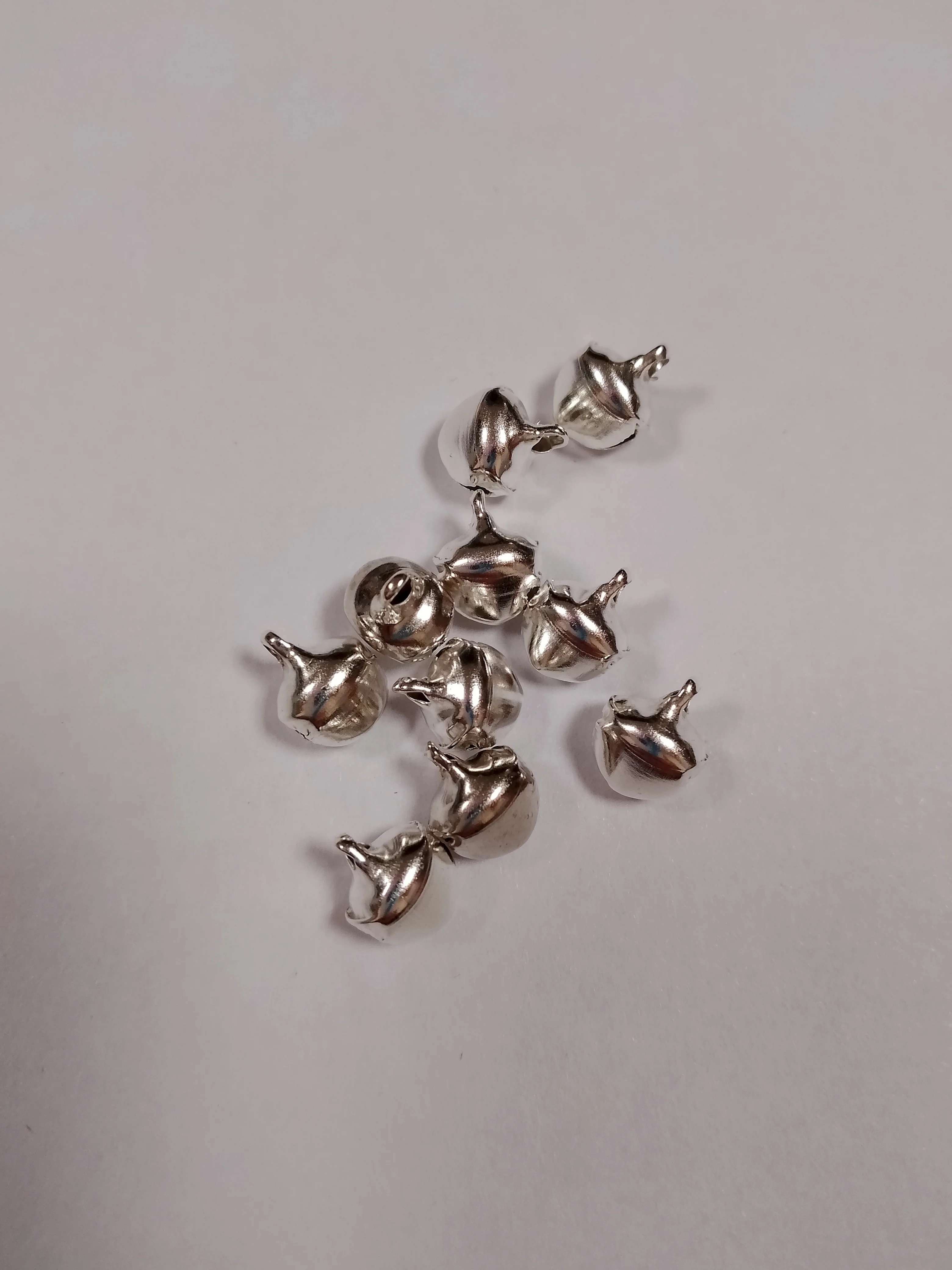 Серебряный бубенчики - колокольчики для рукоделия маленькие