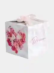 Белый коробка подарочная для подарка "Квадратная с рисунком", складная