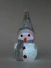 Серебряный ночник-снеговик хрустальный светодиодный / символика нового года
