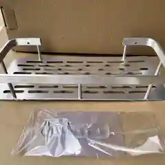 Полка из металла для ванной и душа