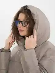 Бежевый женский пуховик зимний