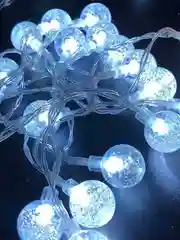 Белый гирлянды шарики
