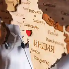 Карта мира из дерева  с подсветкой и прозрачной подложкой