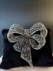 Серебряный брошь женская Бант