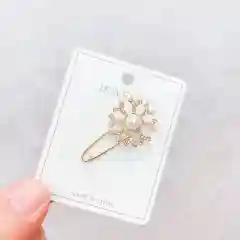 Белый булавка декоративная
