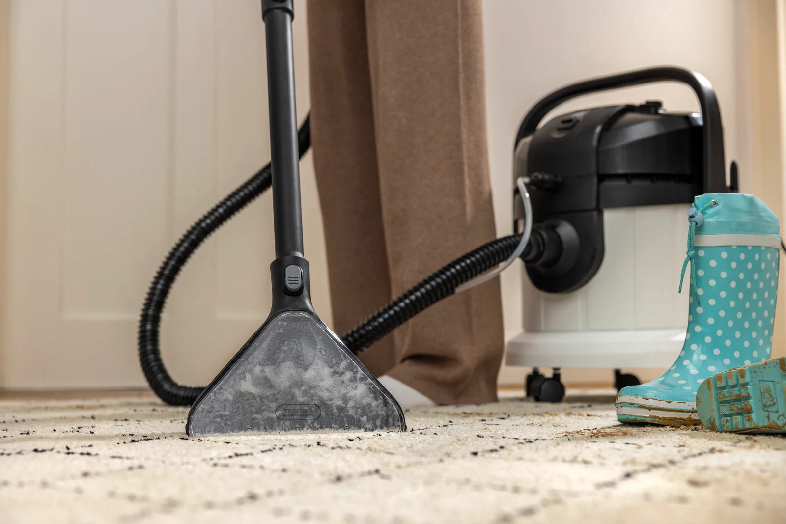 Моющий пылесос Karcher SE 4 Plus
