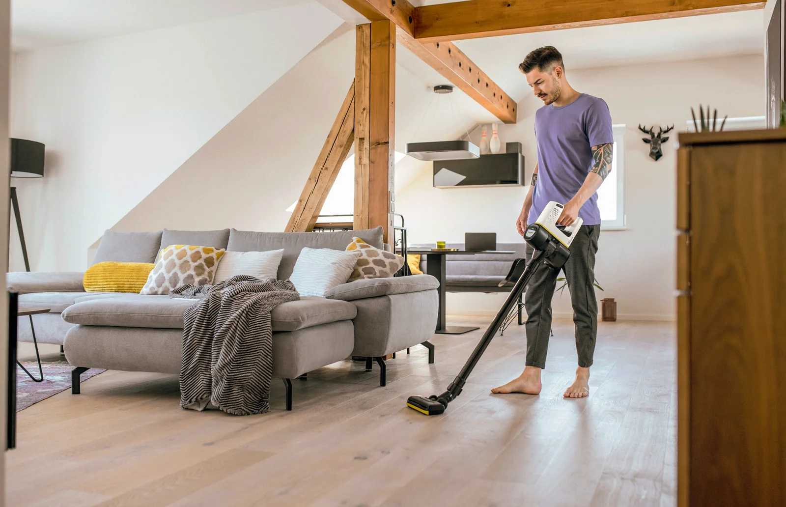 Пылесос вертикальный Karcher VC 4 Cordless myHome Car