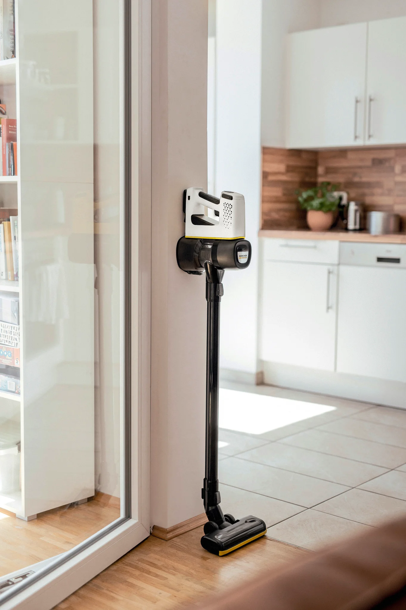 Пылесос вертикальный Karcher VC 4 Cordless myHome Car