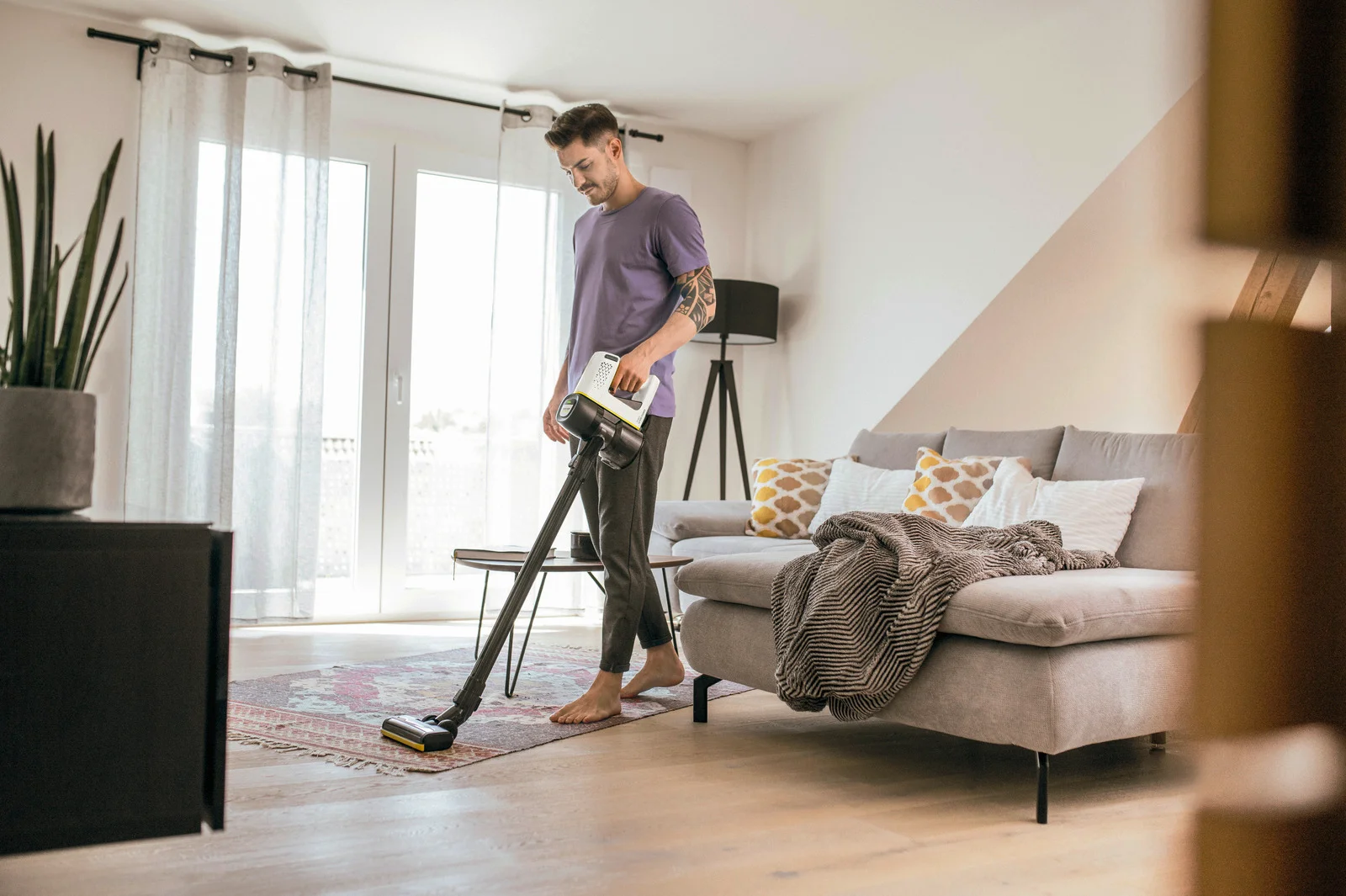 Пылесос вертикальный Karcher VC 4 Cordless myHome