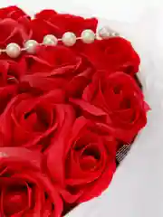 Красный букет из мыльных роз, 19 шт, в воздушной упаковке, со светом