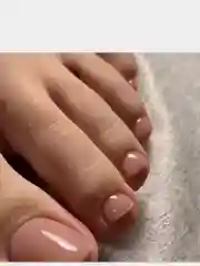 Коралловый меланж накладные ногти педикюр
