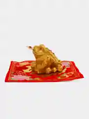 Золотой денежная жаба на слитках, золотистая, с салфеткой статуэтка Фен Шуй
