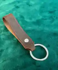 Коричневый брелок кожанный