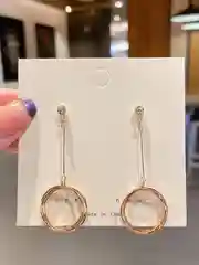 Серьги женские "Золотые Круги Элегантности"