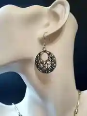 Комплект женских украшений: колье, серьги