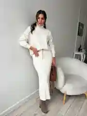 Молочный костюм женский с юбкой
