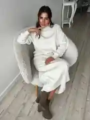 Молочный костюм женский с юбкой