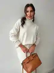 Молочный костюм женский с юбкой