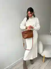 Молочный костюм женский с юбкой