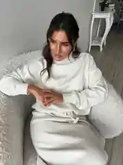 Молочный костюм женский с юбкой