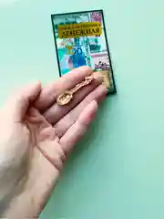 Желтый сувенир новогодний кошельковый талисман ЛОЖКА ЗАГРЕБУШКА, новогодний подарок на Новый год