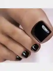 Черный накладные ногти педикюр