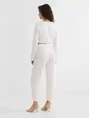 Белый костюм женский брючный