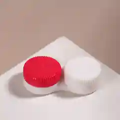 Красный контейнер для контактных линз