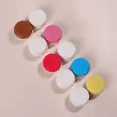 Красный контейнер для контактных линз