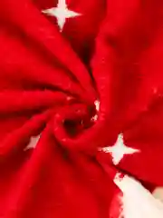 Алый плед с НОВОГОДНИМ РИСУНКОМ ,Состав - бамбуковое волокно,Размер пледа - 180/200