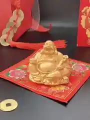 Статуэтка Хотей золотой, бог богатства фен шуй