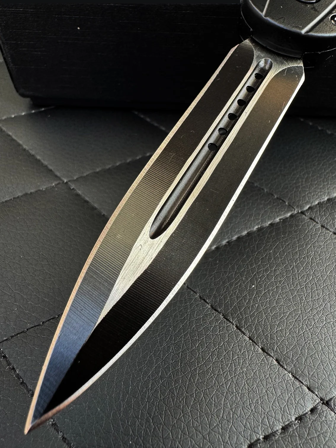 Складной нож Microtech с двусторонней заточкой, фронтально-выкидной, автоматический