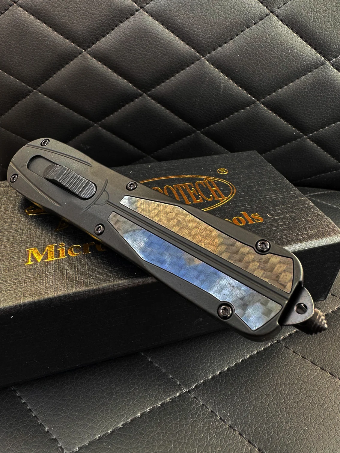 Складной нож Microtech с двусторонней заточкой, фронтально-выкидной, автоматический