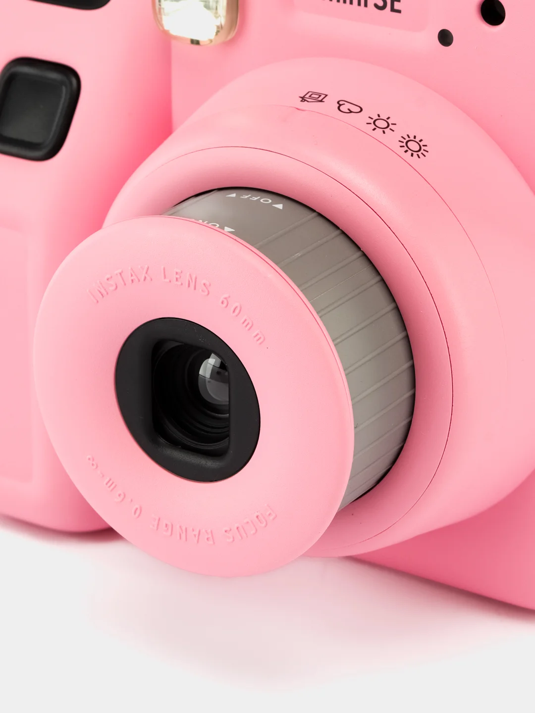 Розовый фотоаппарат моментальной печати Fujifilm Instax Mini SE