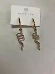 Золотой серьги змеи