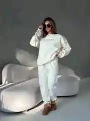 Белый женский спортивный костюм