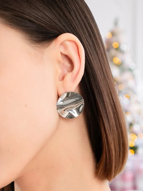 Серебряный серьги круглые крупные, с мятым эффектом, гвоздики праздничные, на Новый год