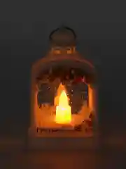 Белый новогодний домик 9х5х4 см светящийся