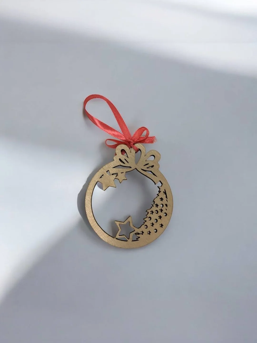 Алый ёлочные игрушки из дерева