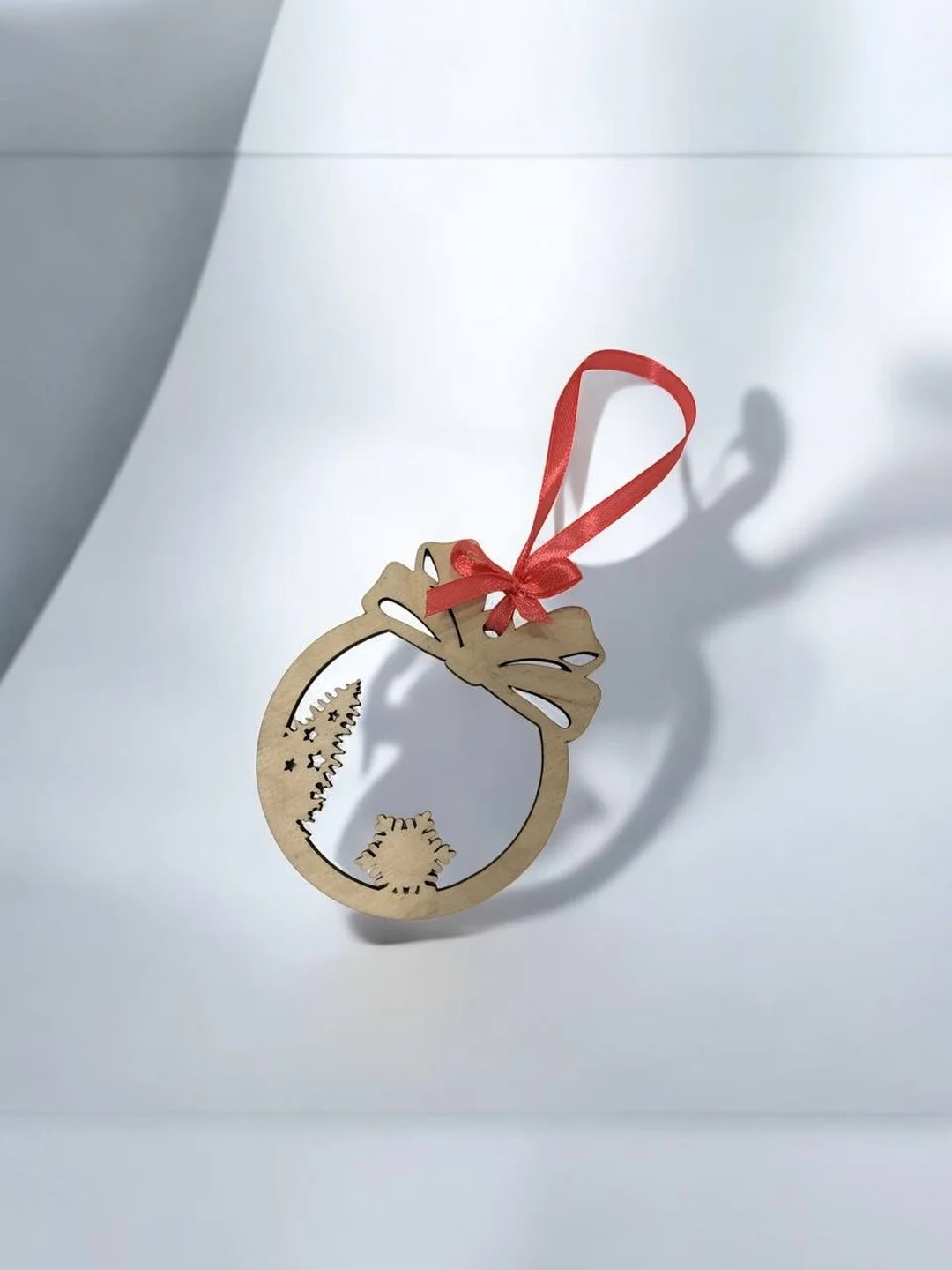 Багровый ёлочные игрушки из дерева