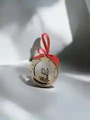 Бежевый ёлочные игрушки из дерева