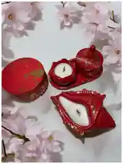 Алый декоративный набор шкатулки и ароматические свечи для дома