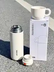 Белый термос с кружкой из нержавеющей стали, термокружка для кофе, чая, напитков и на подарок