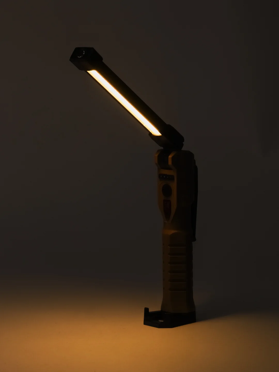 Светодиодный фонарик Worklight 2 с поворотной конструкцией и подвесным магнитом