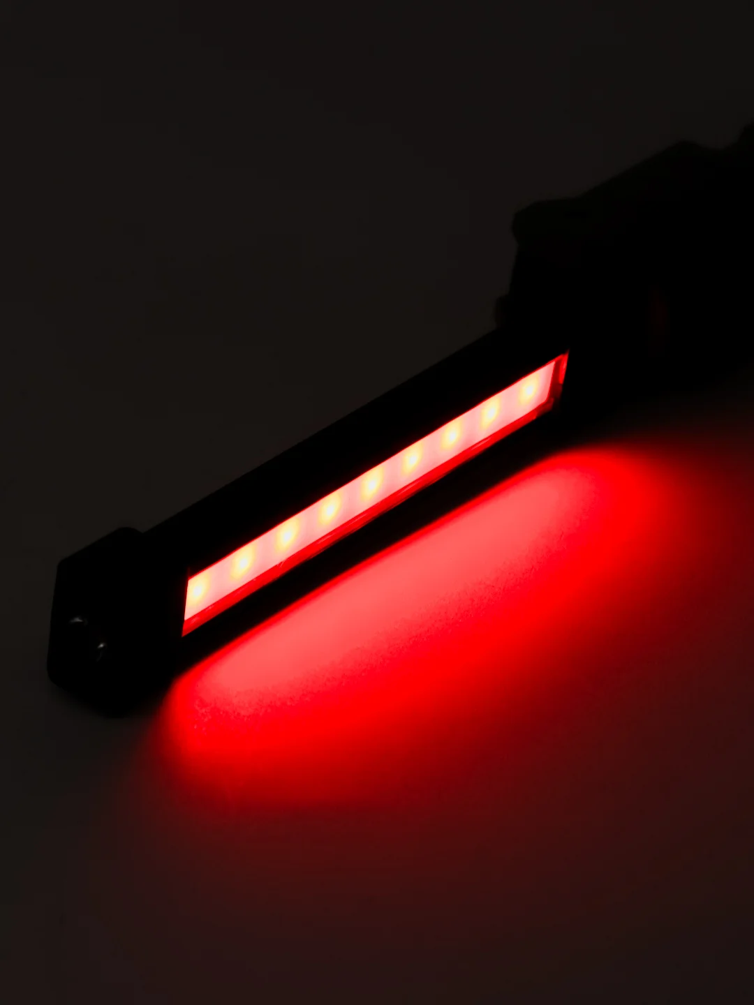 Светодиодный фонарик Worklight 2 с поворотной конструкцией и подвесным магнитом
