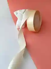 Слоновая кость лента атласная, 25 мм, 2,5 см , отрезы 0.5, 1, 2, 3, 5 и бобина 23, +/- 1 м, метра