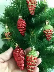 Красный елочные игрушки, новогодние украшения на елку: шишки, сапожок, снеговик