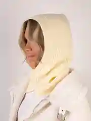 Белый капор женский вязаный, капюшон