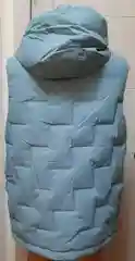 Зеленый жилет женский с капюшоном,Состав ткани - полиэстер 100%