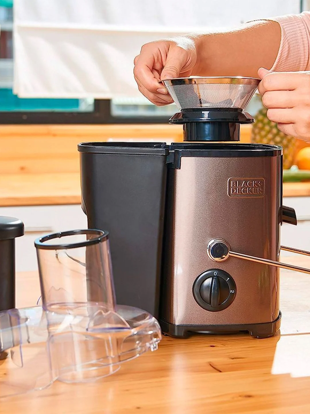 Соковыжималка Black+Decker BXJE600E